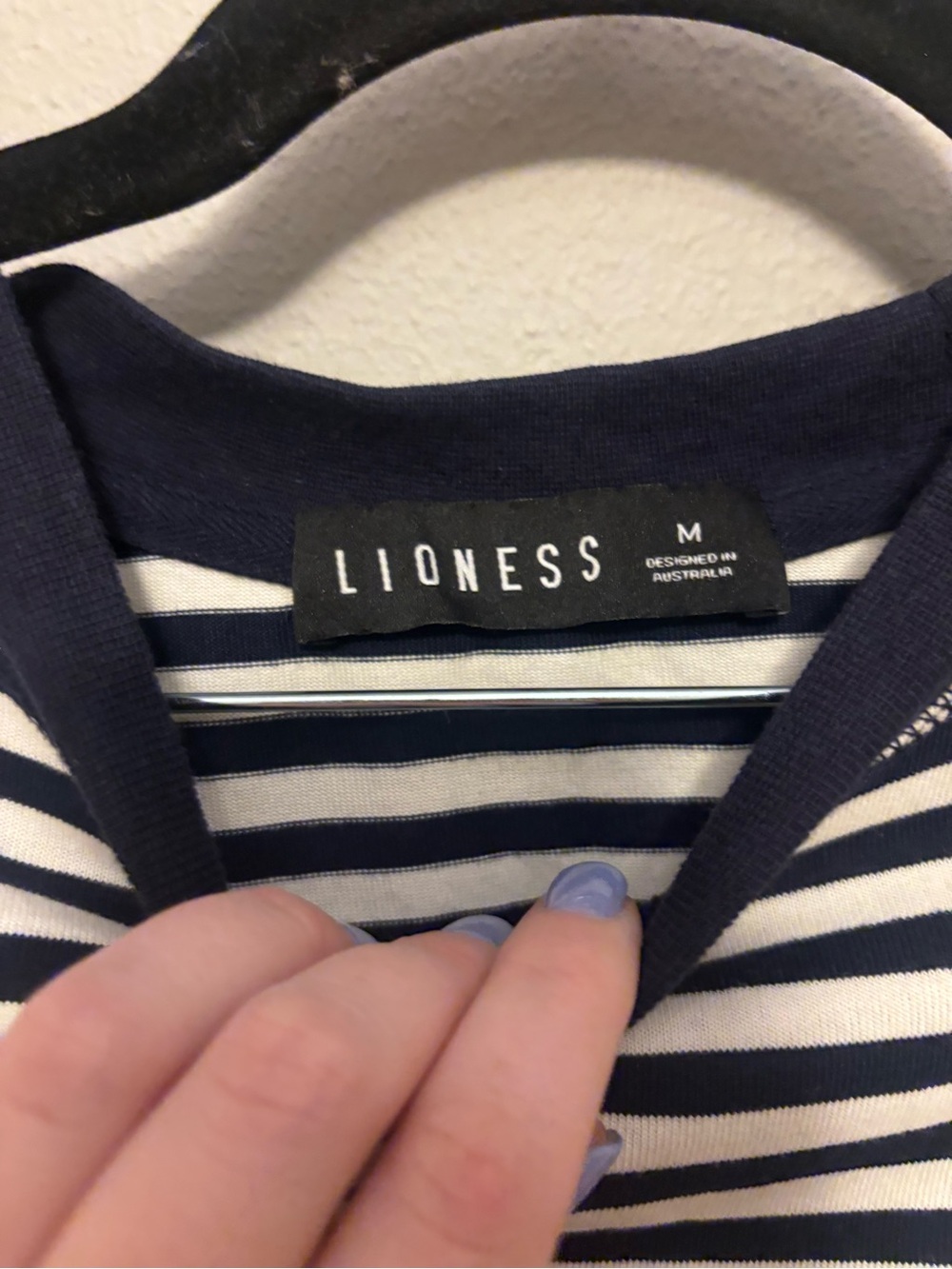 Lioness Bloom Short Sleeve Tee in navy white stripe M - Picture 6 of 9